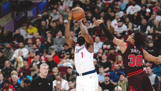 亚博体育-洛城德比！小卡伤情不明，哈登硬刚湖人东詹，双方都是排名卡位战