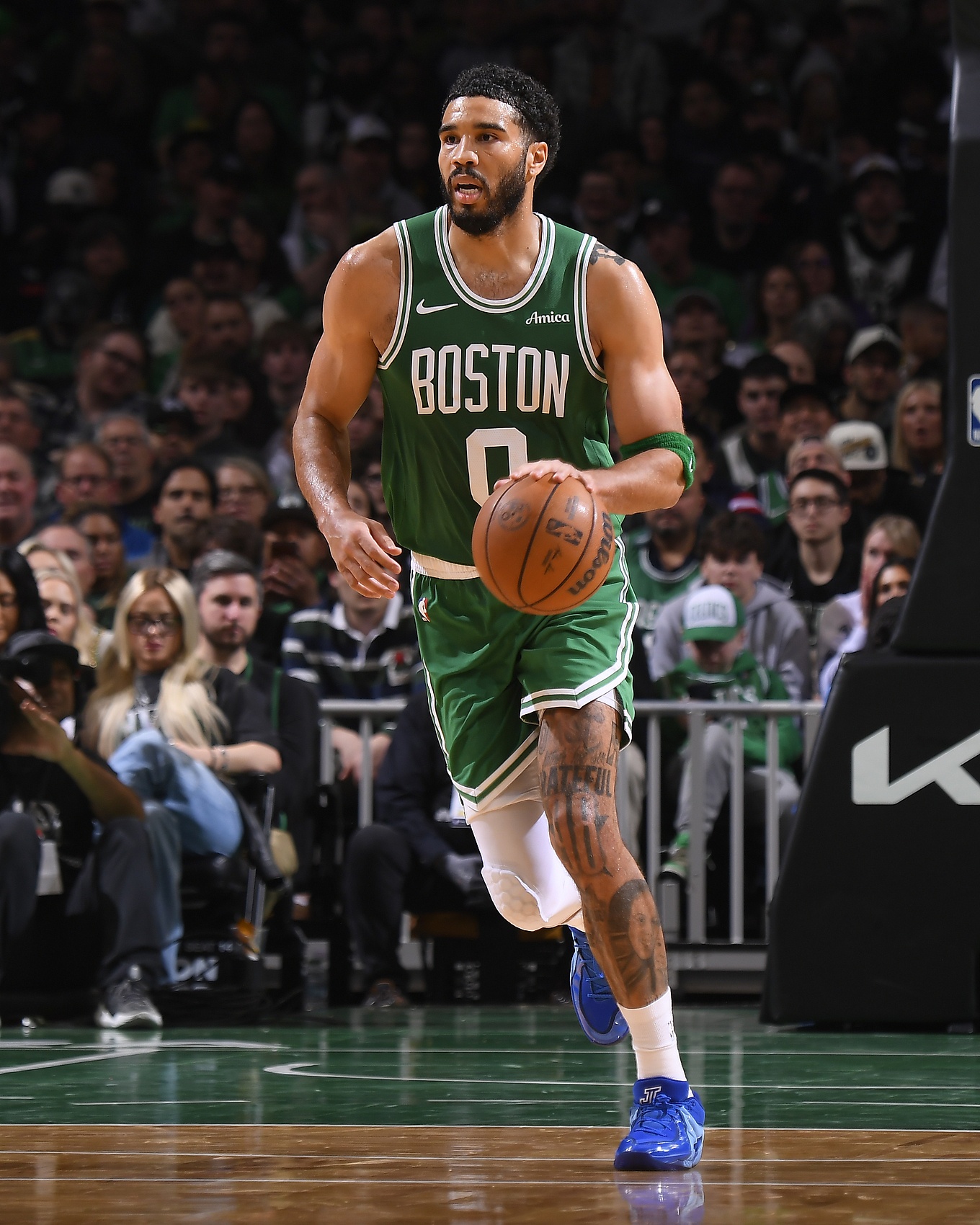 yabo-浓眉：绿军是东部争冠热门 塔图姆现在的状态就像从来没缺席过