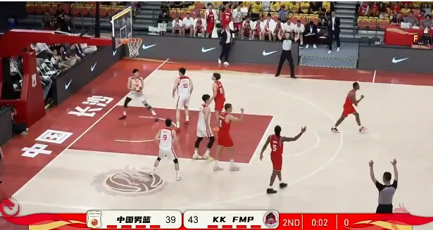 亚博体育-男篮热身赛：王俊杰8分&amp;amp;徐昕8分，中国男篮半场39-46落后